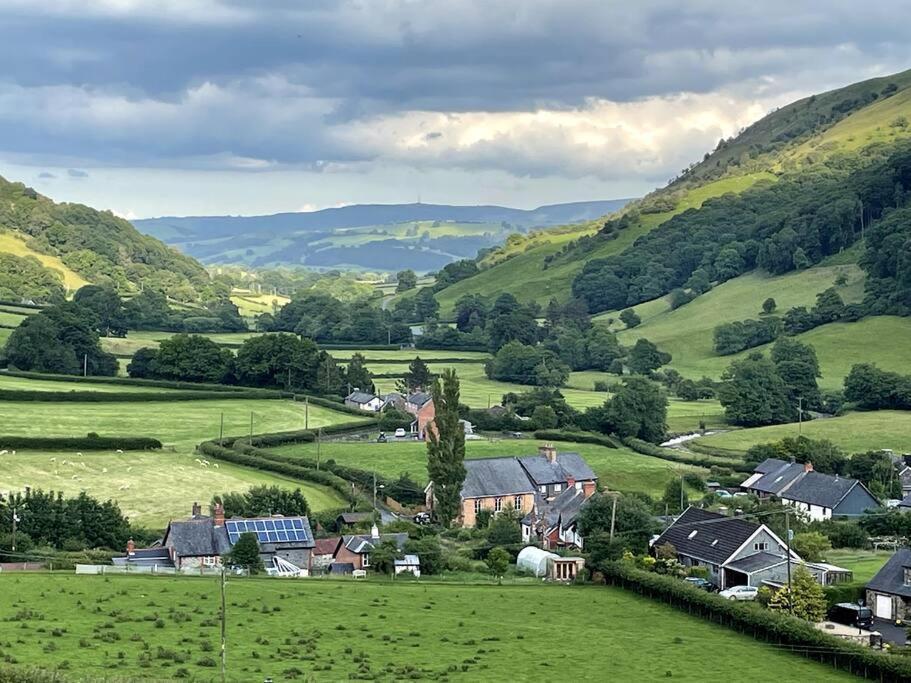 Y Felin Bed And Breakfast And Smallholding Caersws Extérieur photo